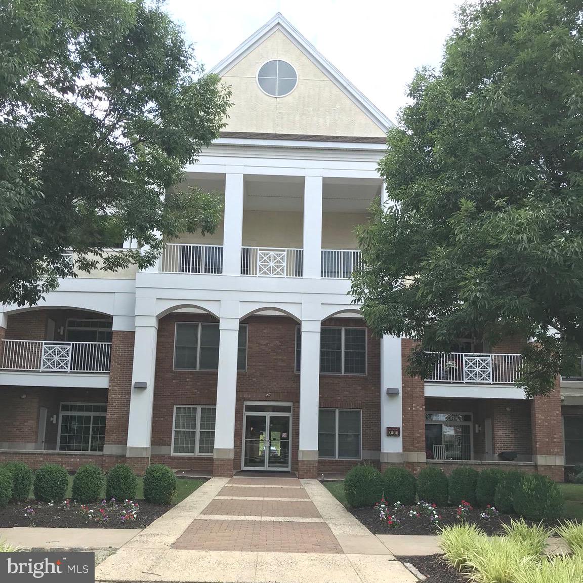 MERIDIAN VALLEY SQ - Residential