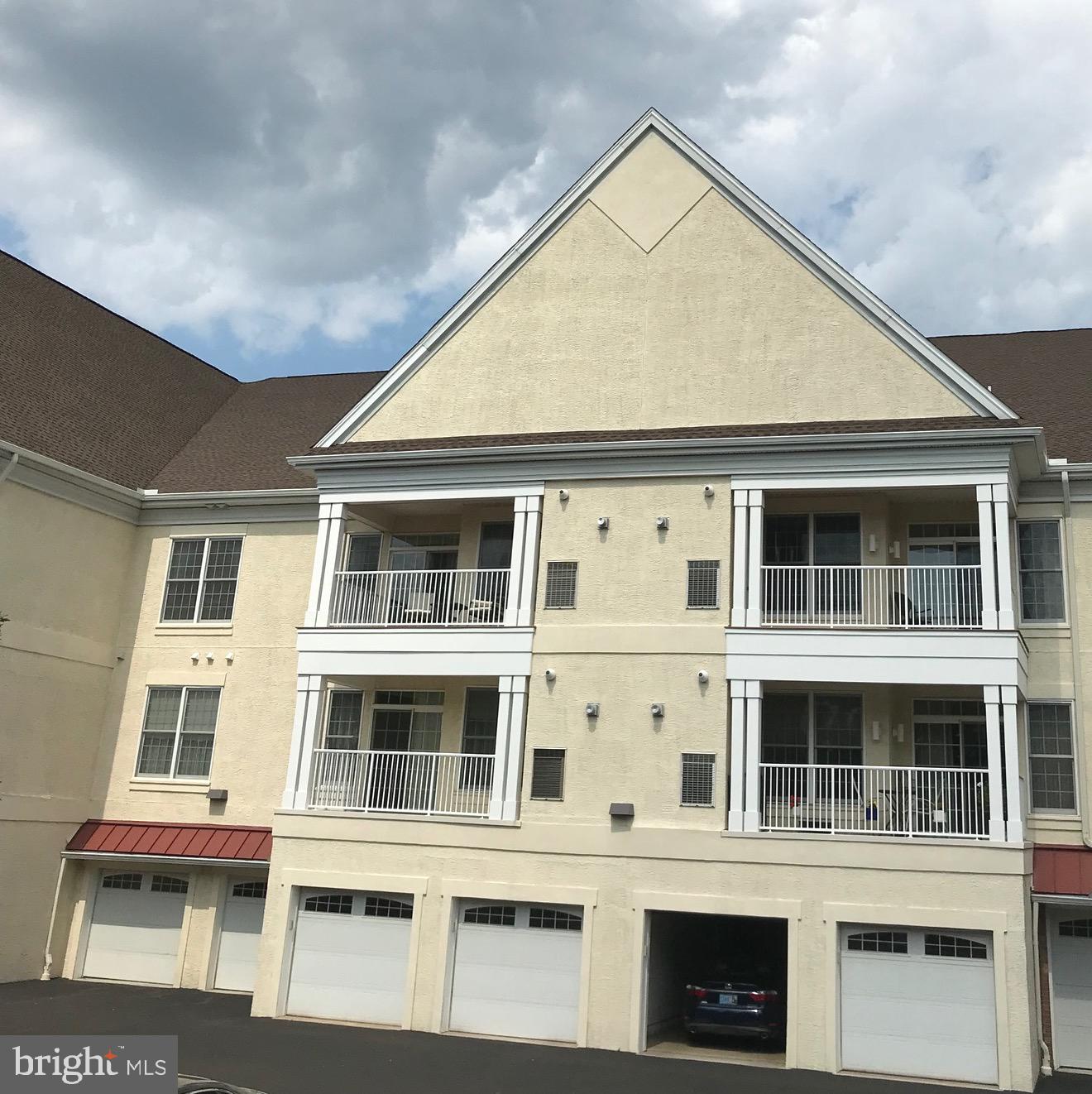 MERIDIAN VALLEY SQ - Residential