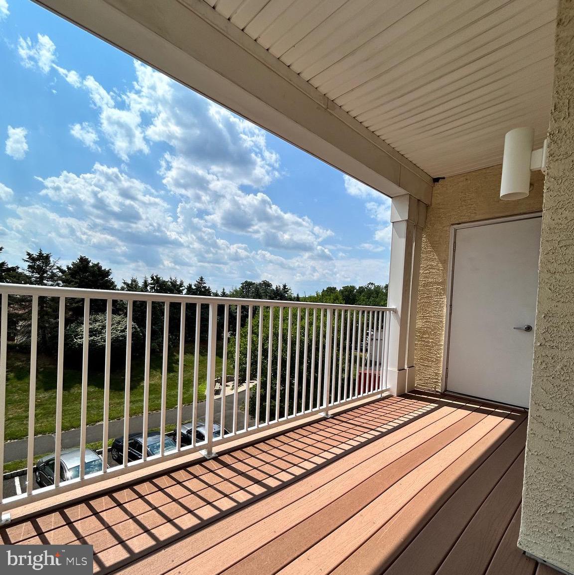 MERIDIAN VALLEY SQ - Residential