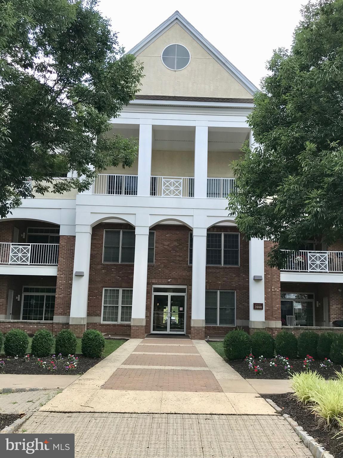 MERIDIAN VALLEY SQ - Residential