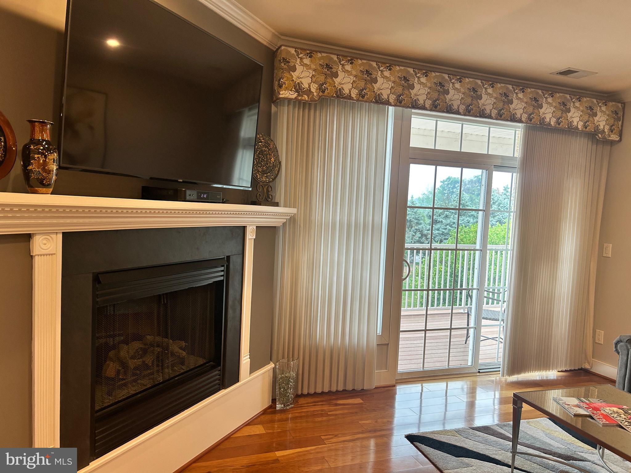 MERIDIAN VALLEY SQ - Residential