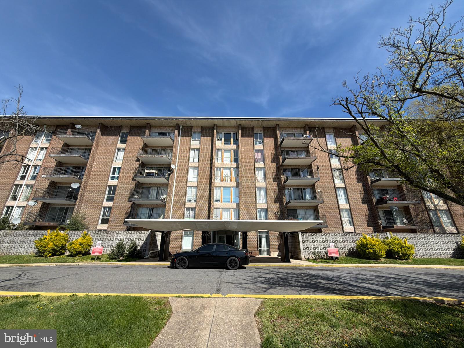COUNTRY CLUB - Residential