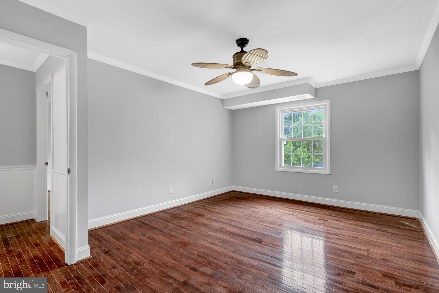 LYNDHURST CONDOS - Residential
