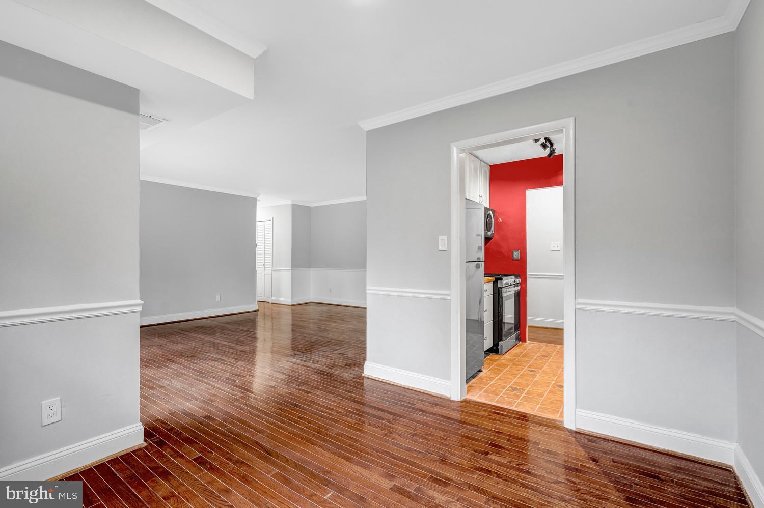 LYNDHURST CONDOS - Residential