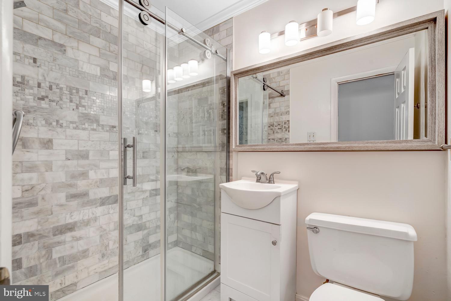 LYNDHURST CONDOS - Residential