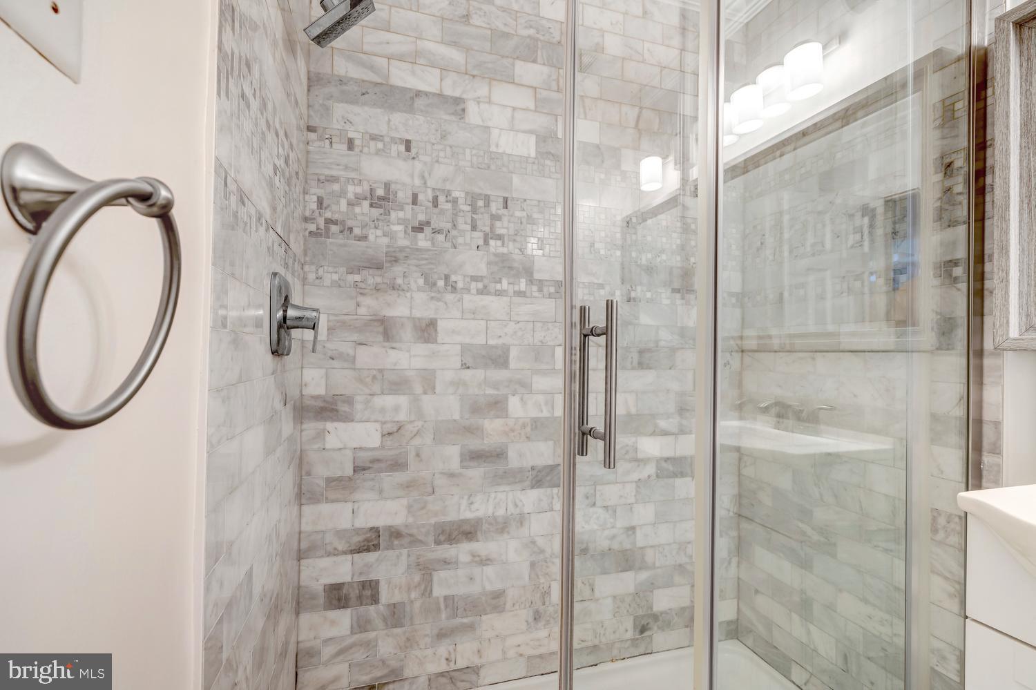 LYNDHURST CONDOS - Residential
