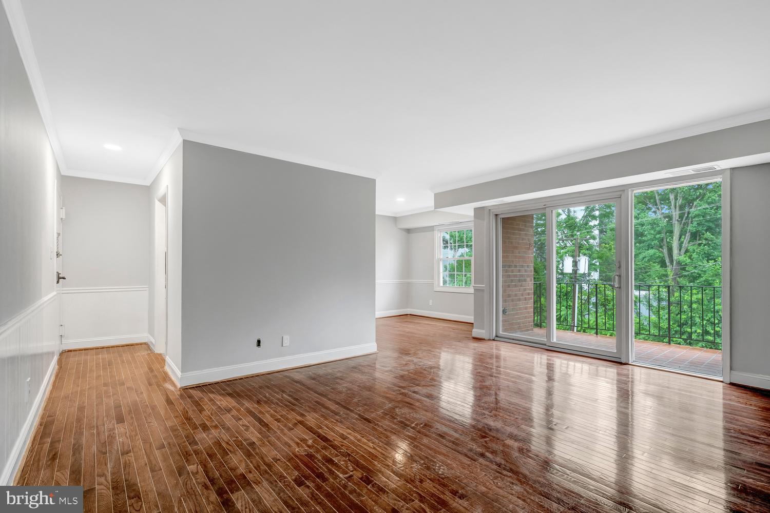LYNDHURST CONDOS - Residential