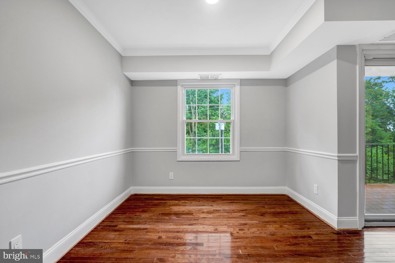 LYNDHURST CONDOS - Residential