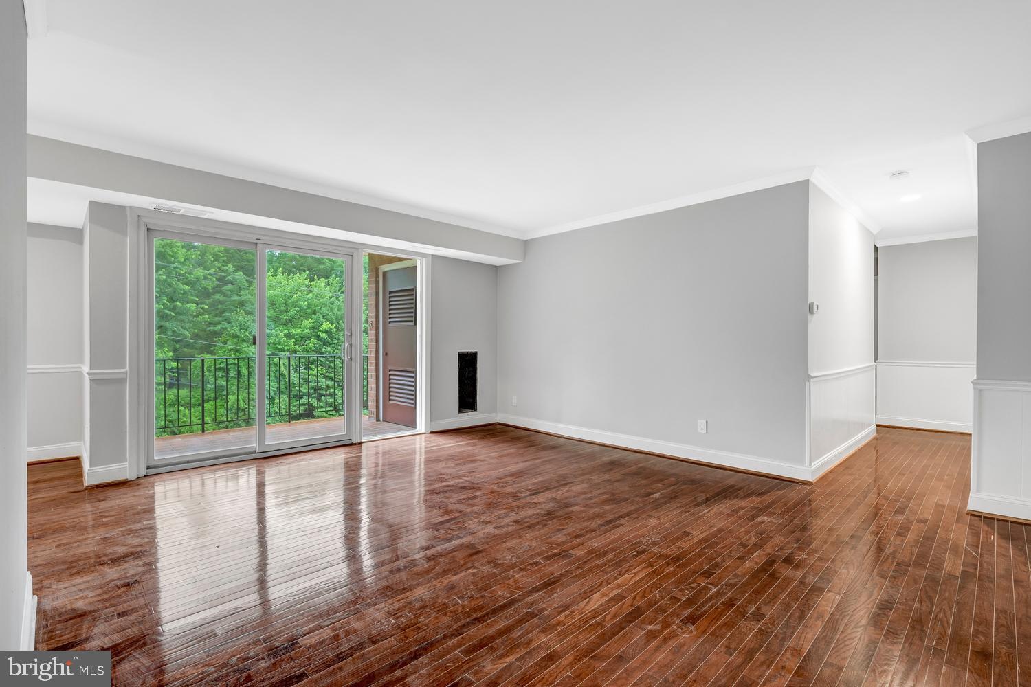 LYNDHURST CONDOS - Residential
