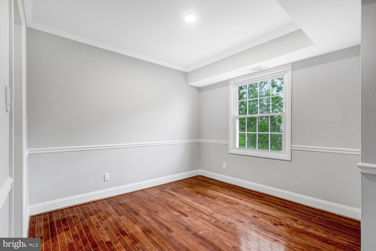 LYNDHURST CONDOS - Residential
