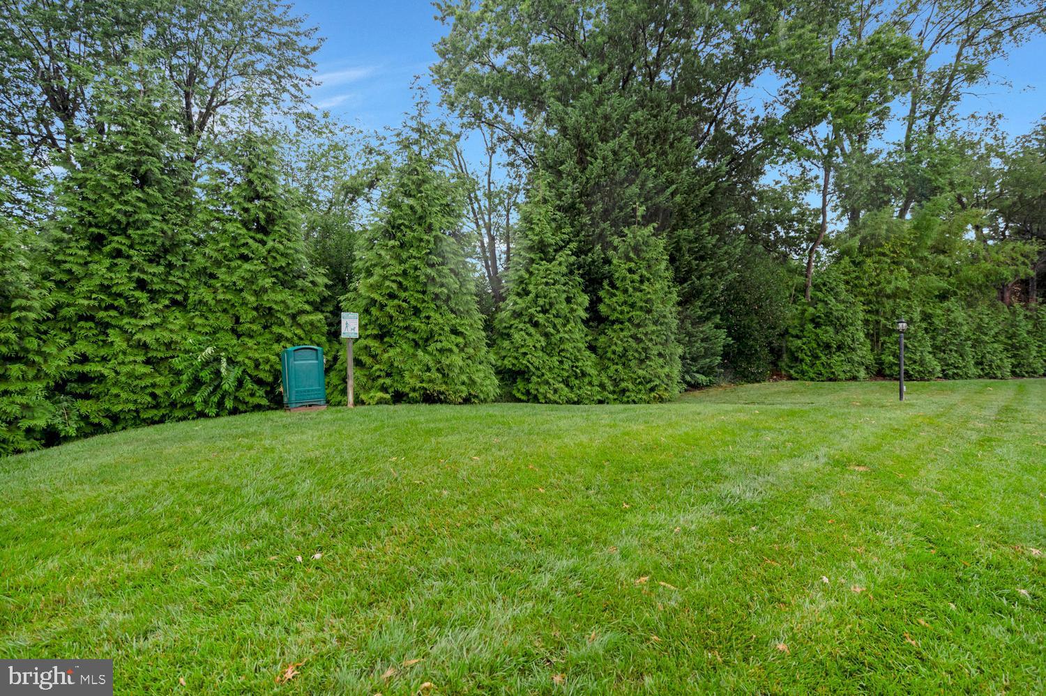 LYNDHURST CONDOS - Residential