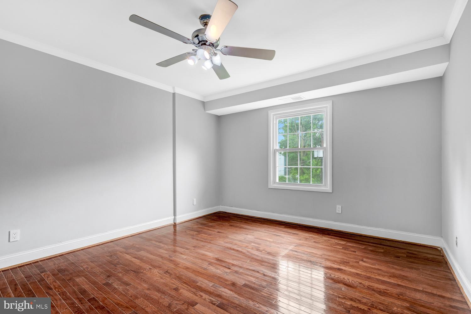 LYNDHURST CONDOS - Residential