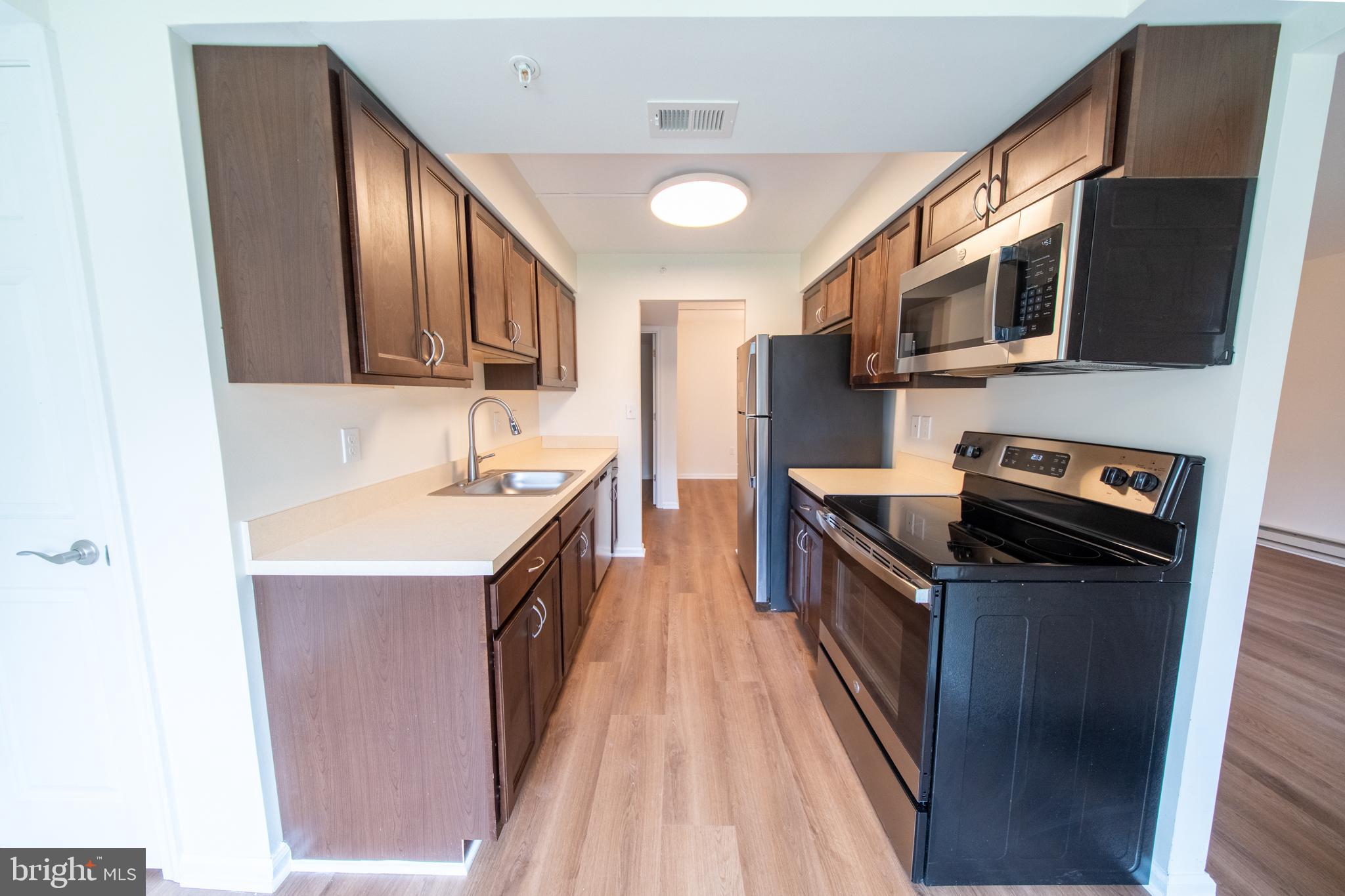 LEISURE WORLD - Residential
