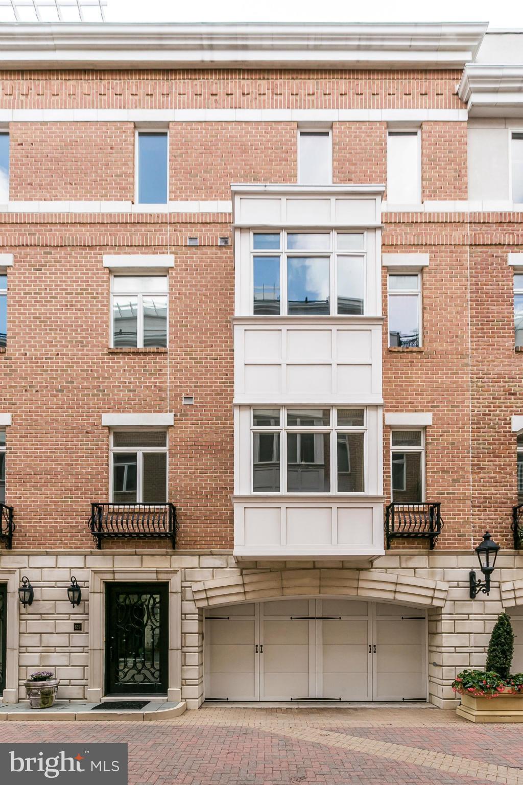PIER HOMES AT HARBORVIEW - Residential