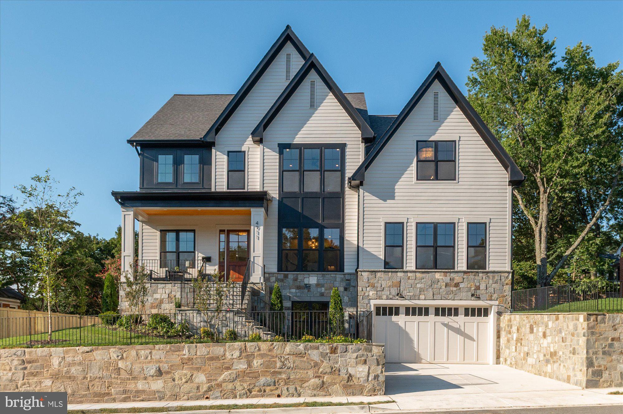 JAMESTOWN VILLAGE - Residential
