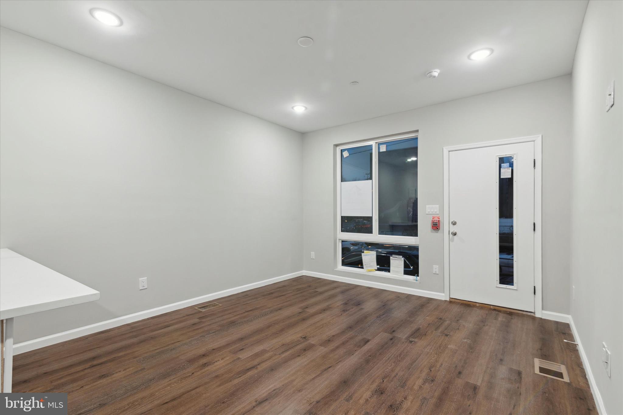 LUDLOW - Commercial Sale