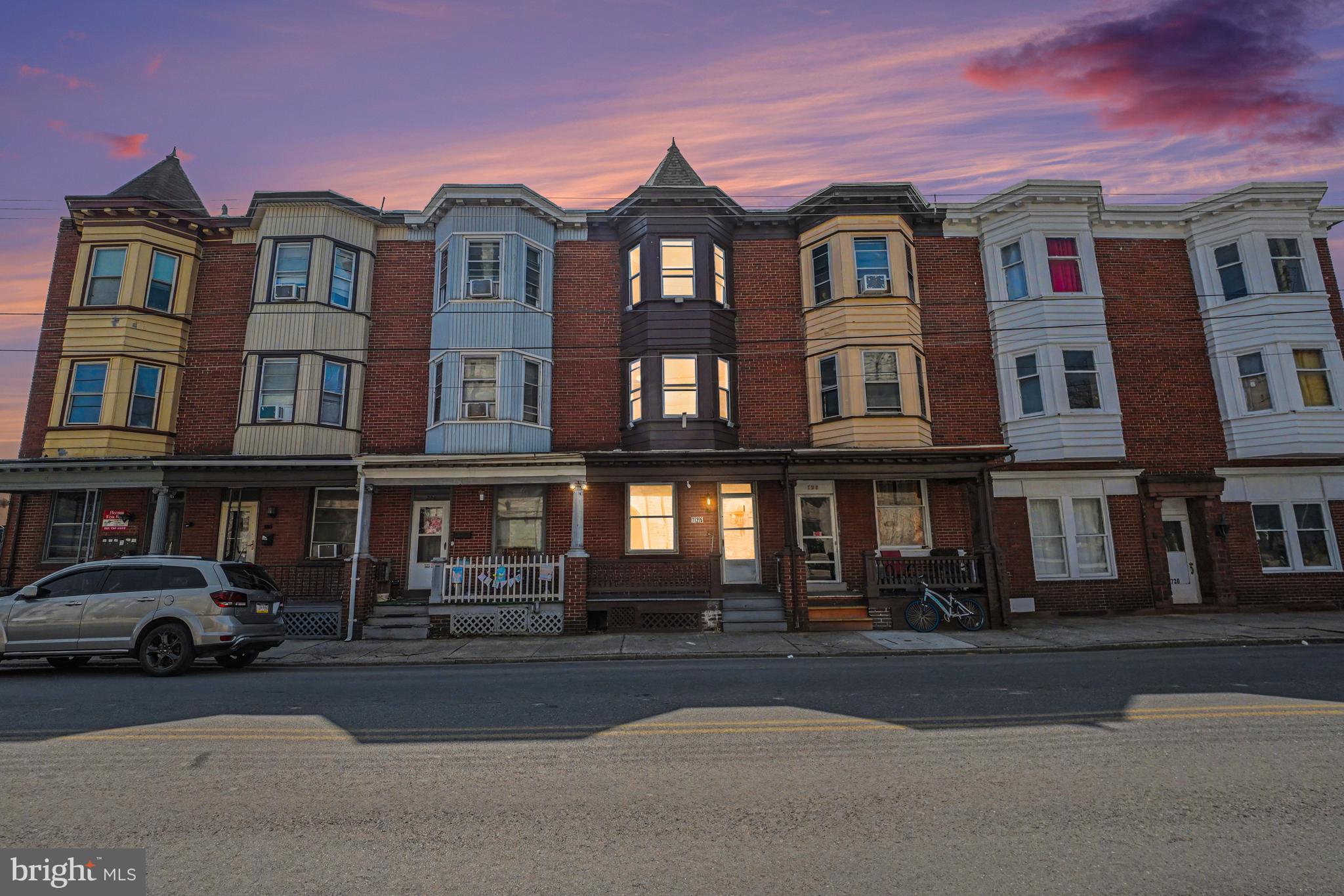 Welcome to 726 Lehman Street! This 4-bedroom, 1-bathroom home sits right in the heart of Lebanon City and offers incredible potential. Whether you're a first-time home buyer looking for an affordable place or an investor searching for your next rental property.
Come and check it out!