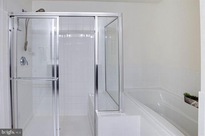 BRADLEY SQUARE - Residential Lease