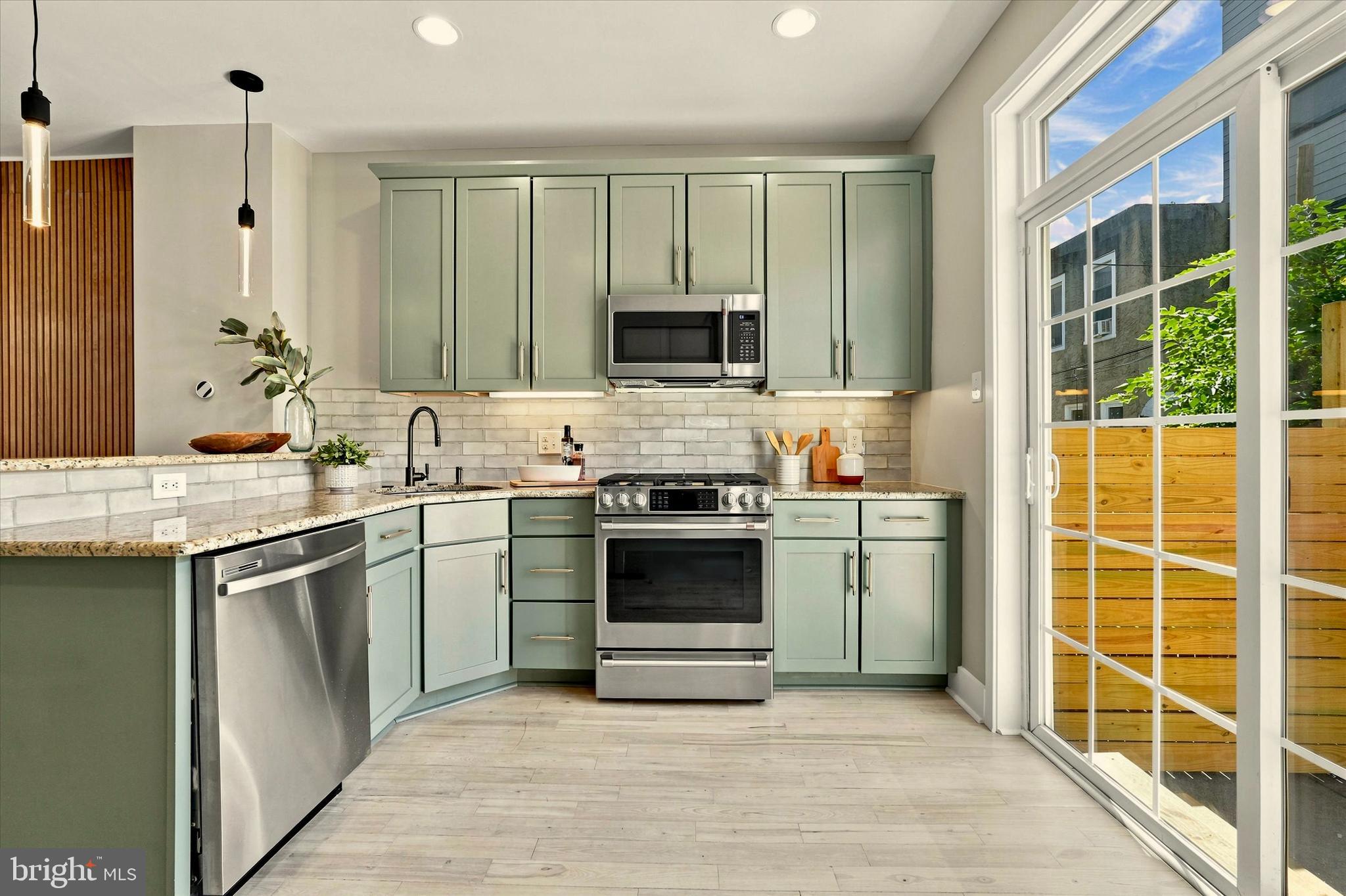 POINT BREEZE - Residential