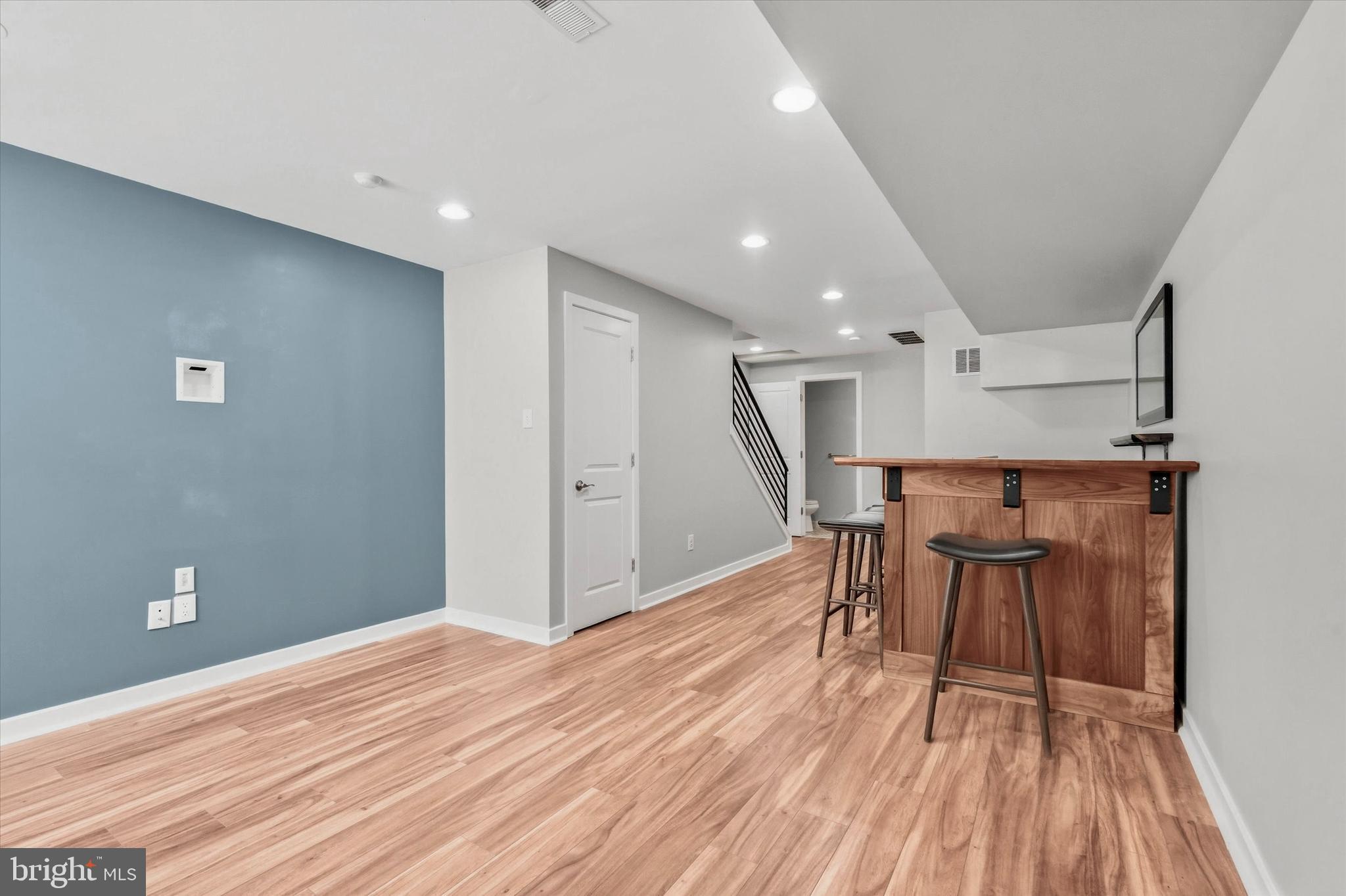 POINT BREEZE - Residential