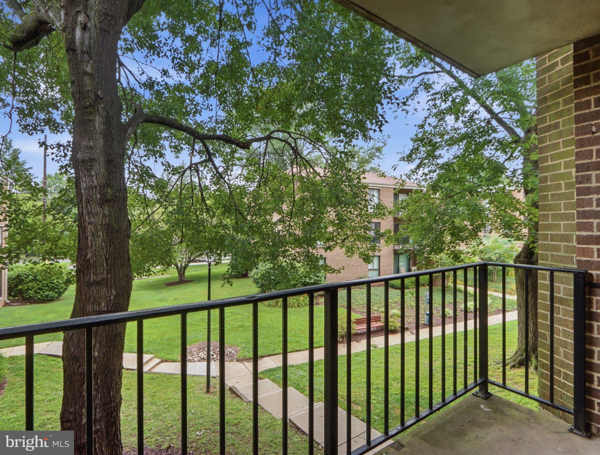 CAMELBACK VILLAGE - Residential