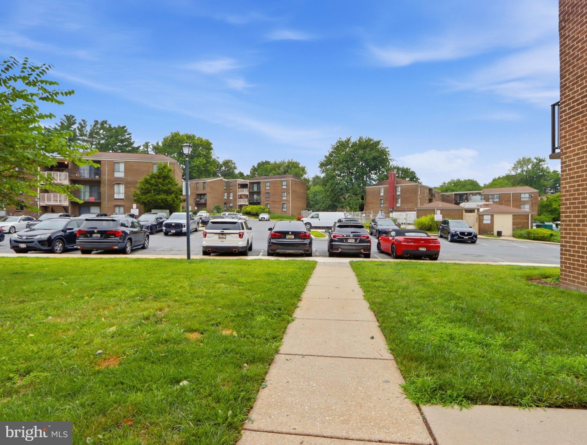 CAMELBACK VILLAGE - Residential