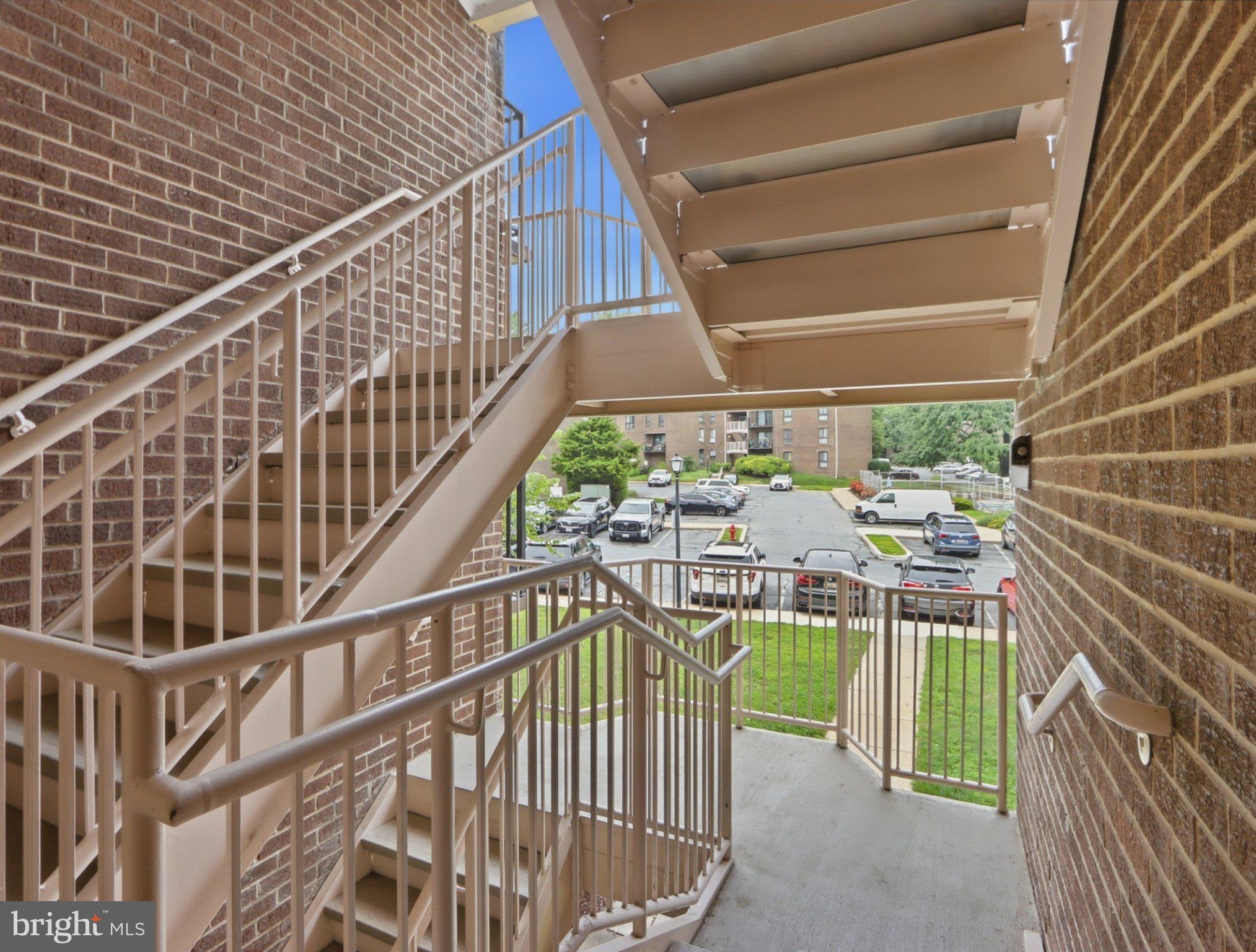 CAMELBACK VILLAGE - Residential