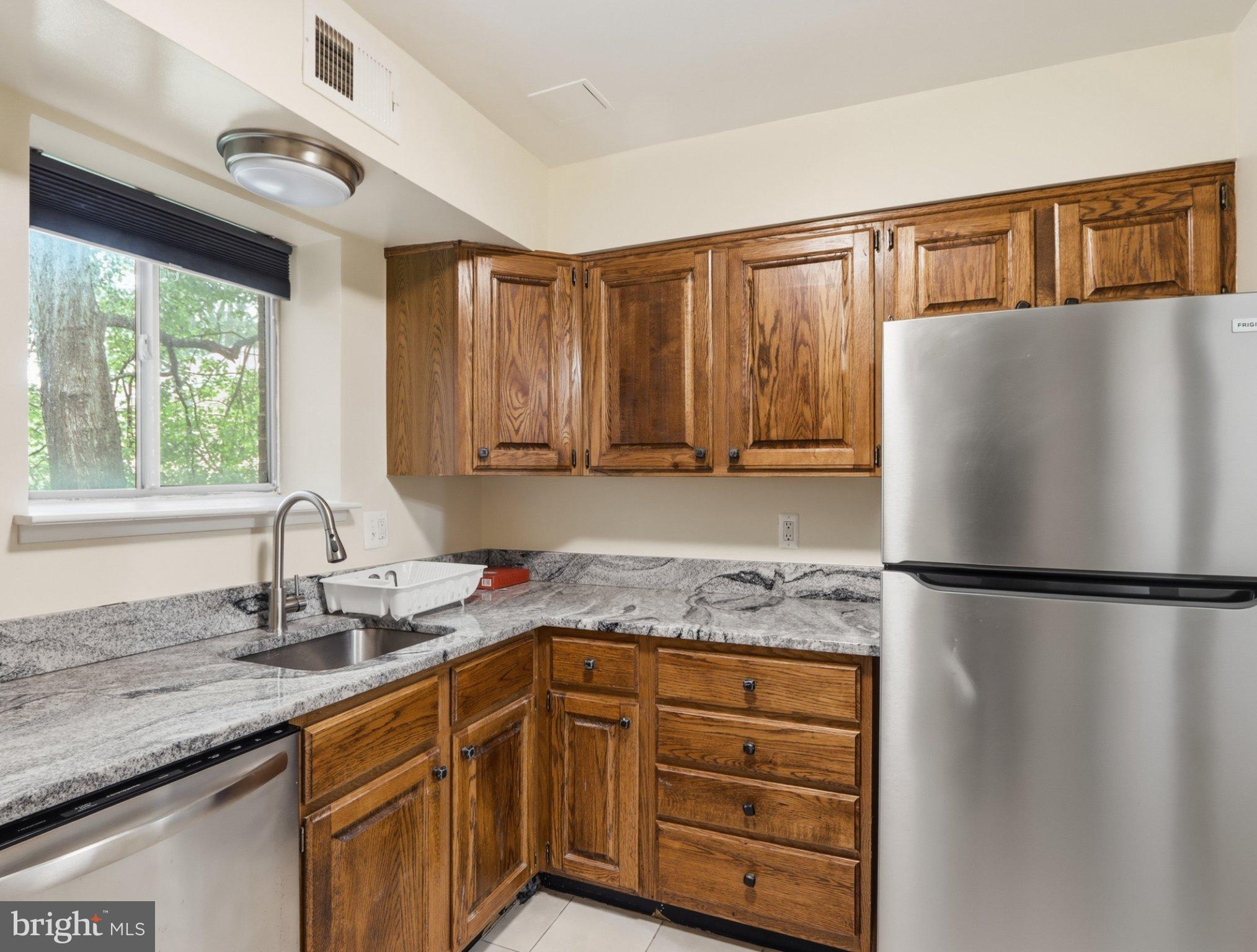 CAMELBACK VILLAGE - Residential