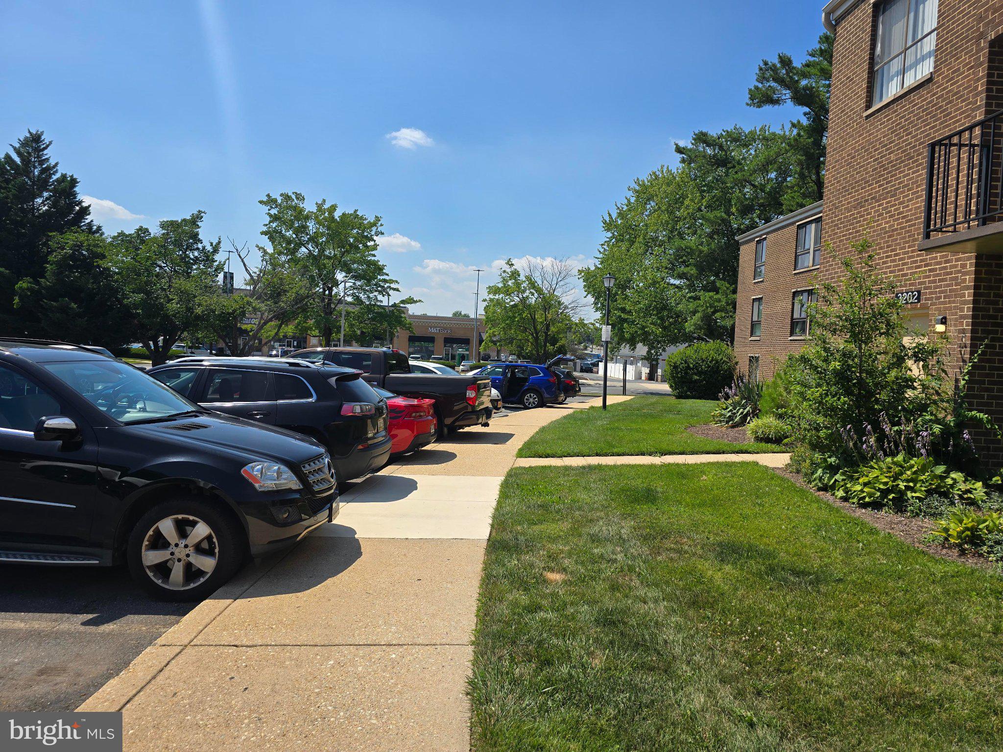CAMELBACK VILLAGE - Residential
