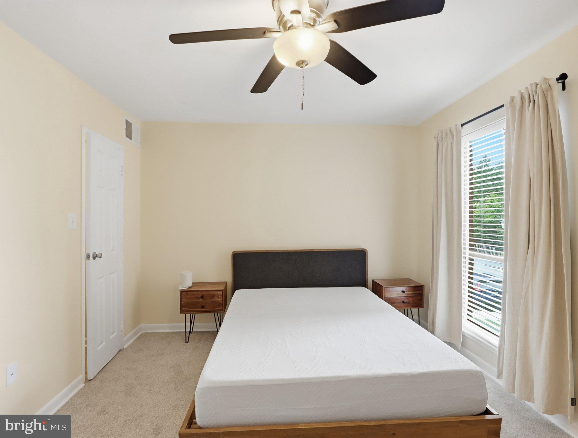 CAMELBACK VILLAGE - Residential