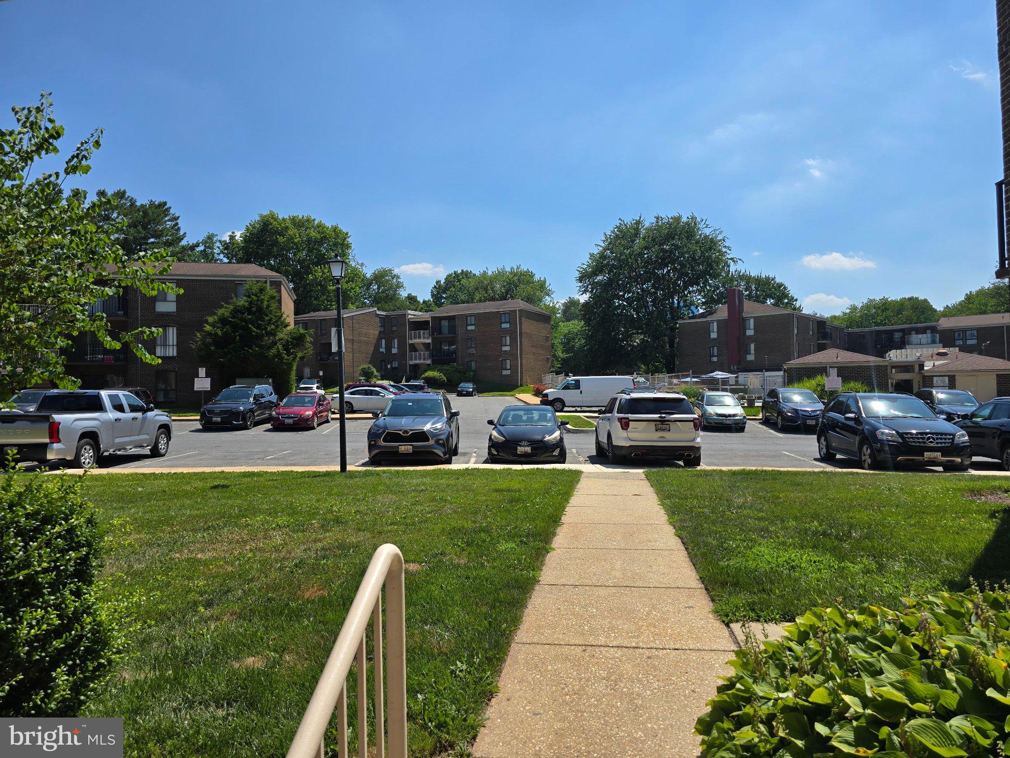 CAMELBACK VILLAGE - Residential