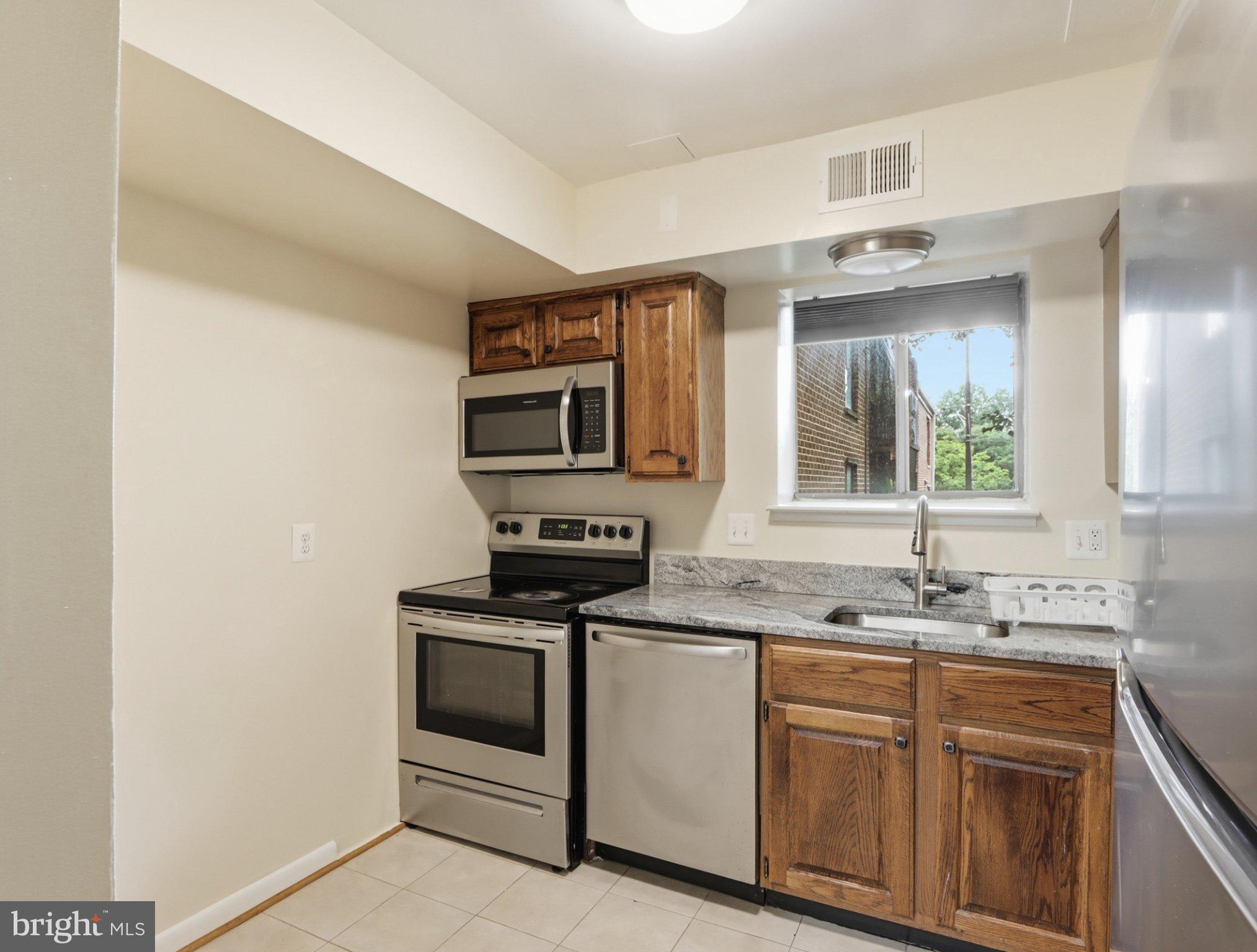 CAMELBACK VILLAGE - Residential