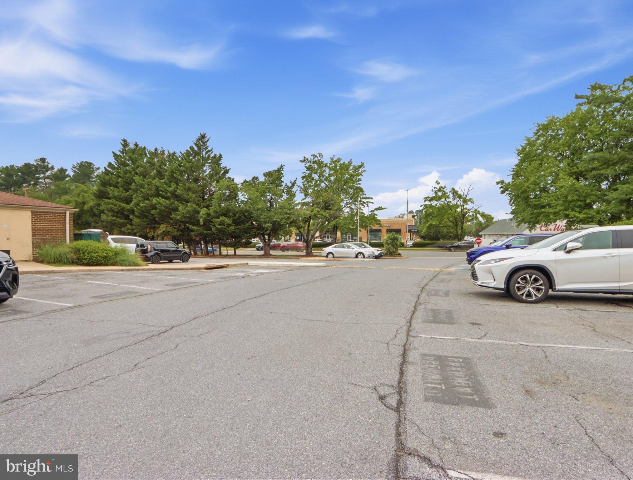 CAMELBACK VILLAGE - Residential