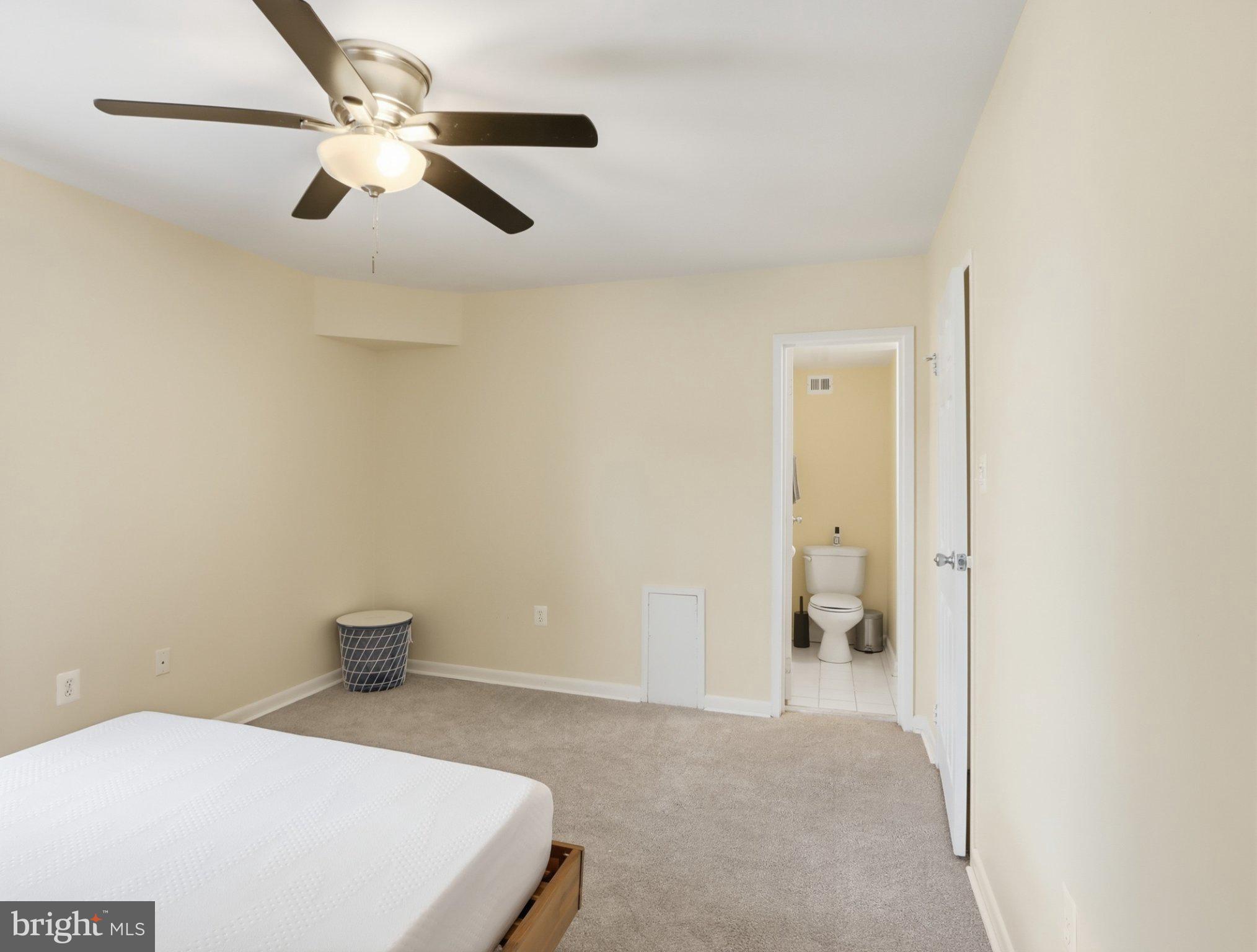 CAMELBACK VILLAGE - Residential