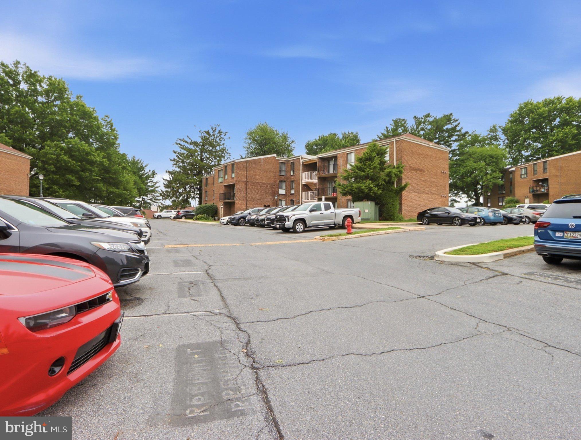 CAMELBACK VILLAGE - Residential
