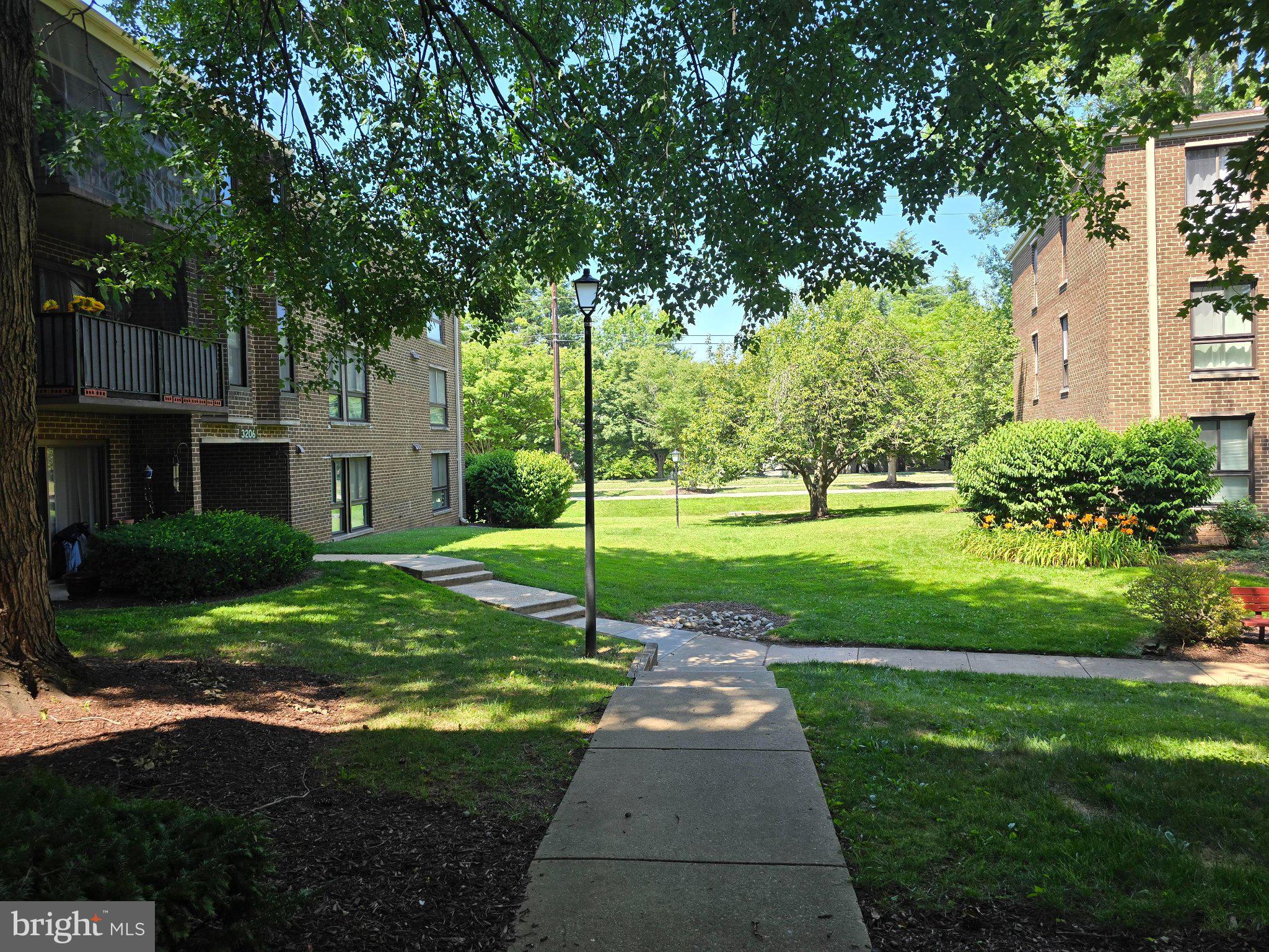 CAMELBACK VILLAGE - Residential