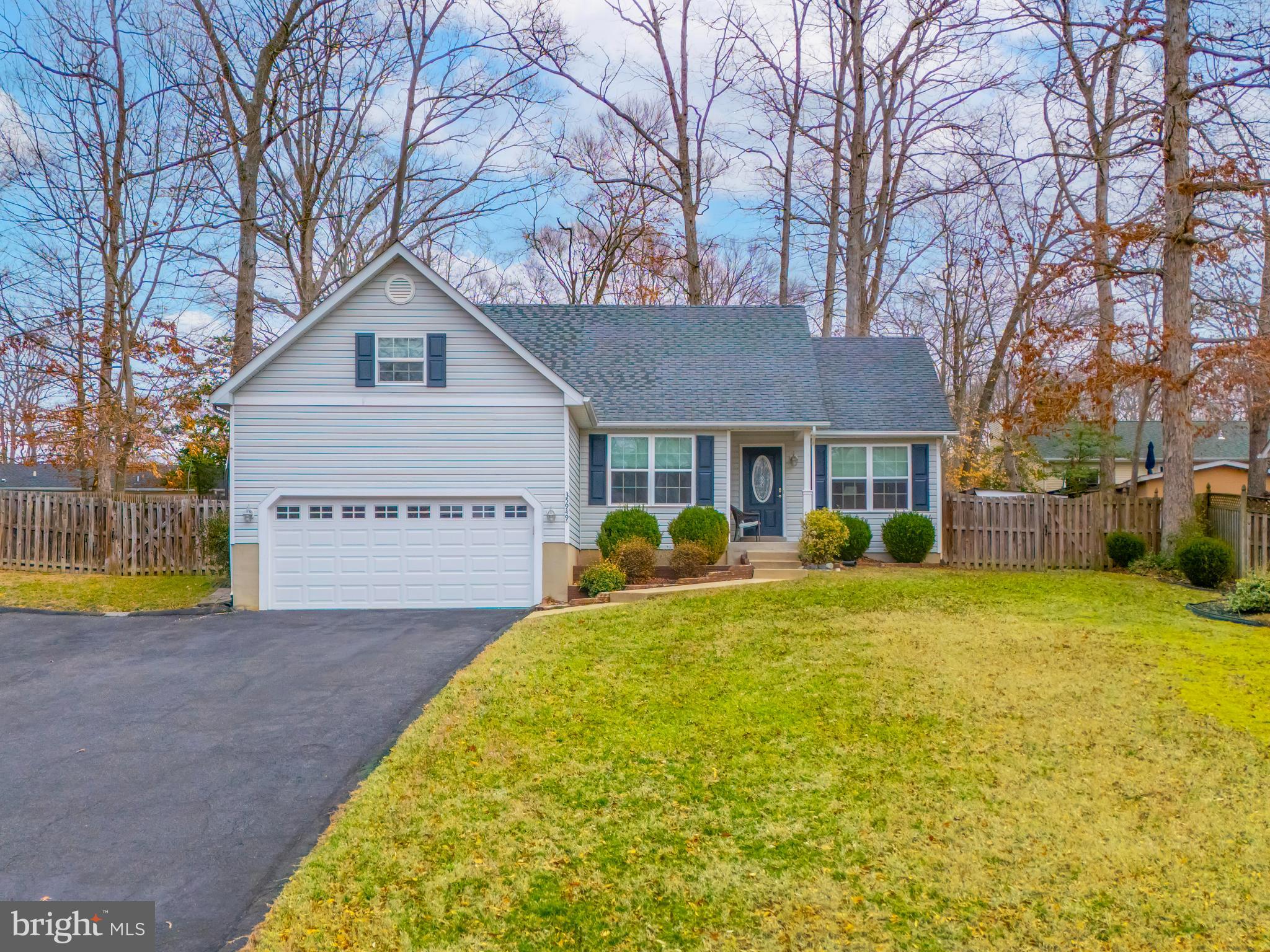 Welcome to this charming home with an attached 2-car garage, offering a sizable main level with 3 bedrooms and 2 bathrooms. The upper level features a private bedroom and bath, perfect for guests or extra privacy. Enjoy the convenience of a fenced-in backyard, ideal for relaxation and entertaining. Located in a friendly community with fantastic amenities, including a golf course, Riverview Restaurant, boat pier, beach, and playground. A true blend of comfort and leisure in a vibrant neighborhood!