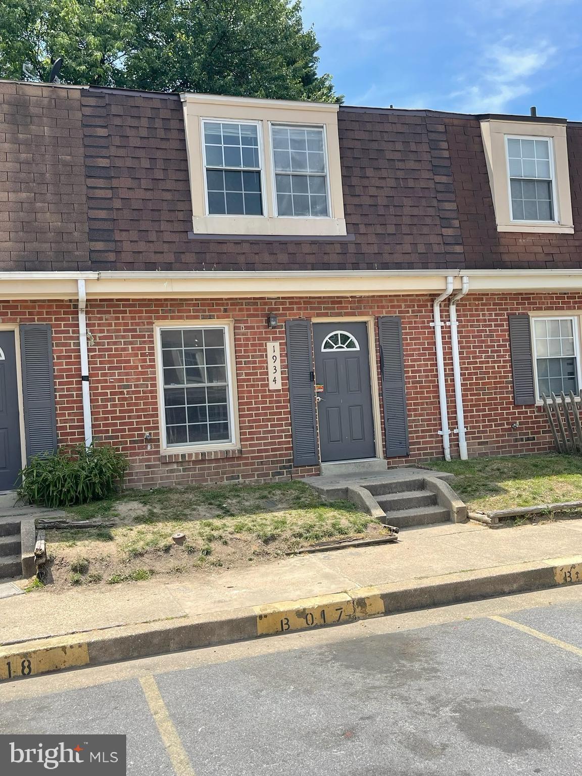 Recently renovated - 3 bedroom 1 bath townhouse.   Kitchen and living room on the first level,  utility room which leads out to the backyard.  Upstairs - you have all the bedrooms and a full bath. 

Quiet neighborhood - with schools, stores, and restaurants within close proximity.  Close to major highways and public transportation.