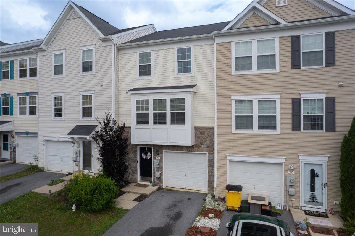STONEBROOK VILLAGE - Residential