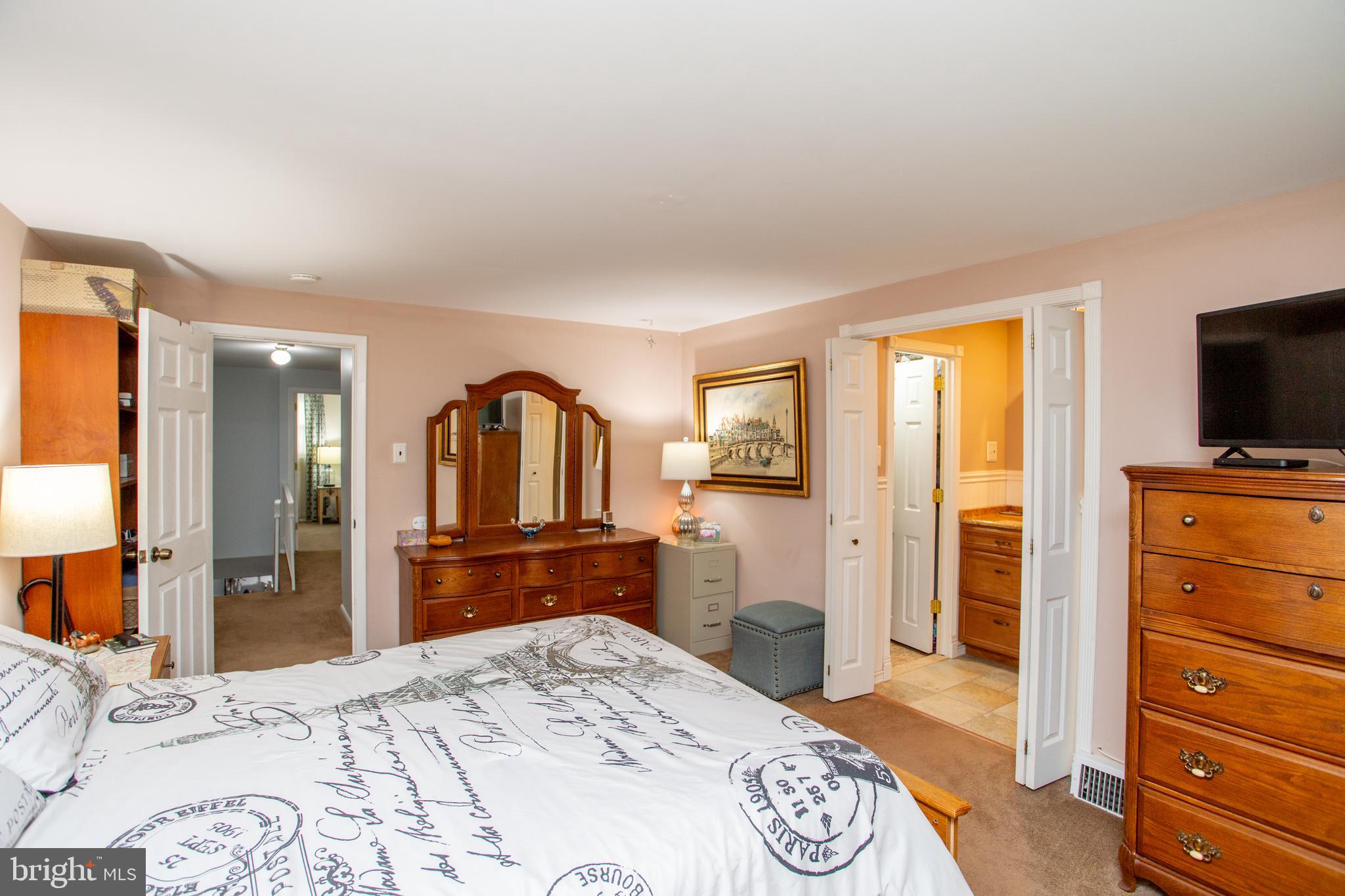 FOX CHASE - Residential