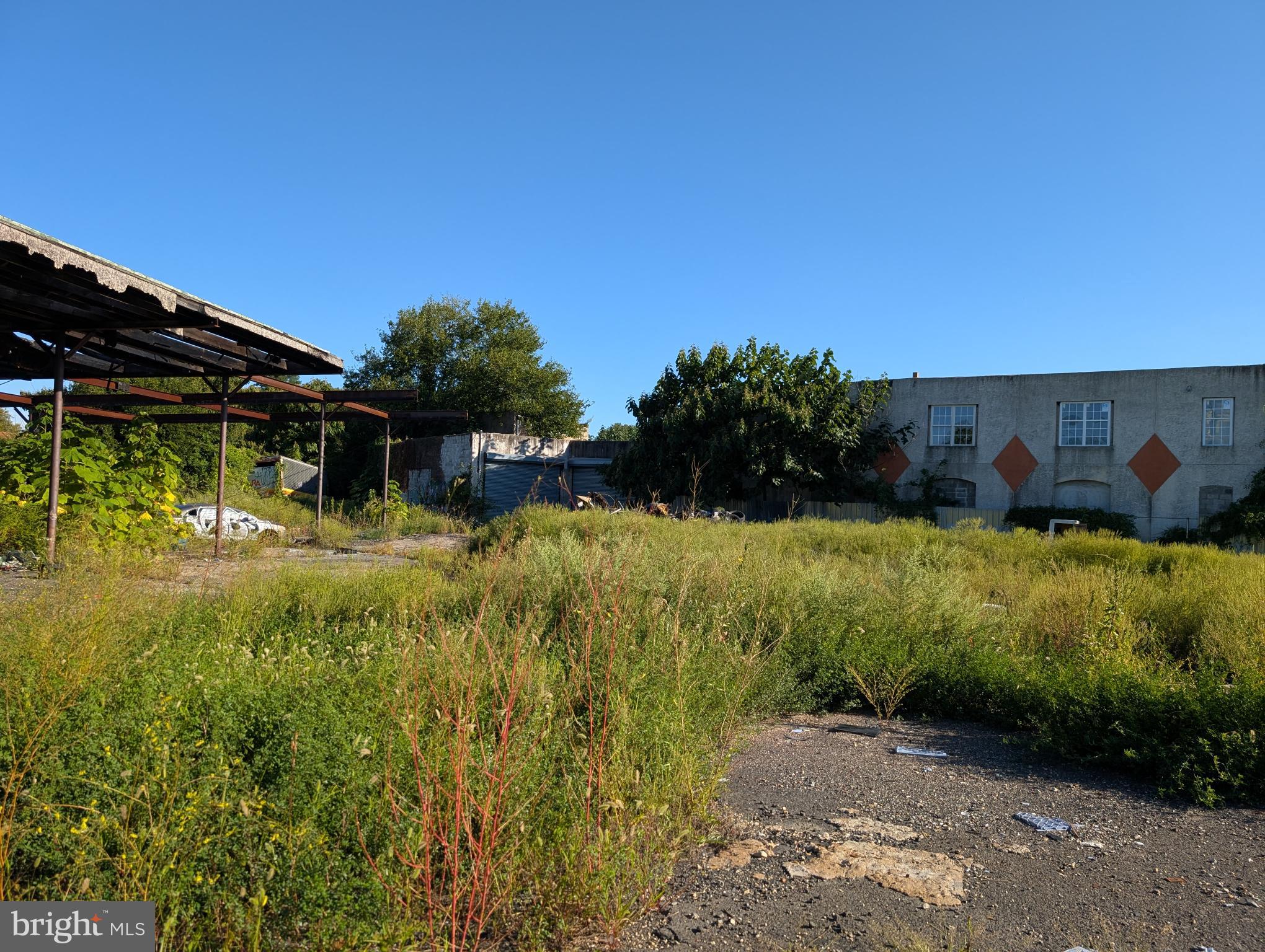 Rare opportunity to purchase a large lot in 19140. Zoned RMX3,  opportunity for building mixed use residential.  Over 3/4 of an acre on Old York Road, with access to Roosevelt Boulevard, Broad Street, transportation, and just one half mile from Temple Hospital campus.

Previously used as auto yard.

Buyer to verify taxes, zoning, lot area.