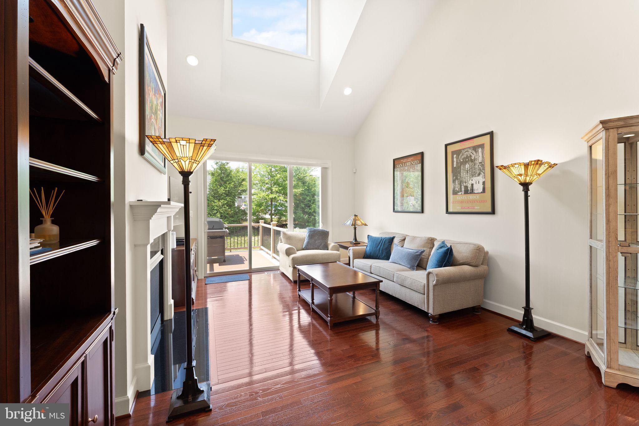 THE VISTAS AT LANSDOWNE - Residential