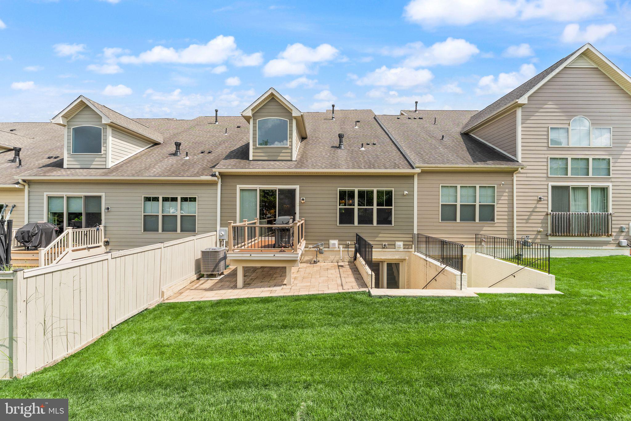 THE VISTAS AT LANSDOWNE - Residential