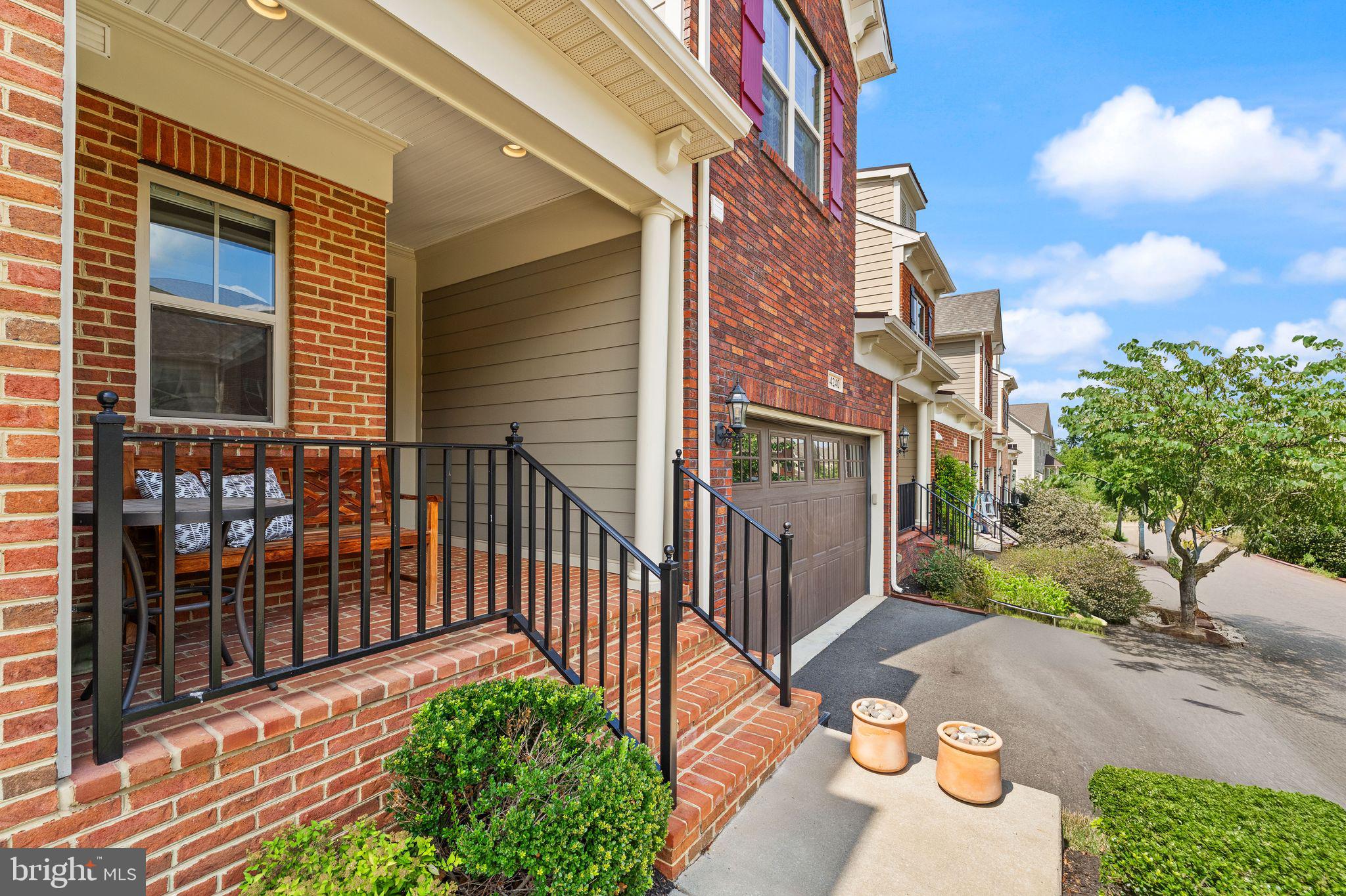 THE VISTAS AT LANSDOWNE - Residential