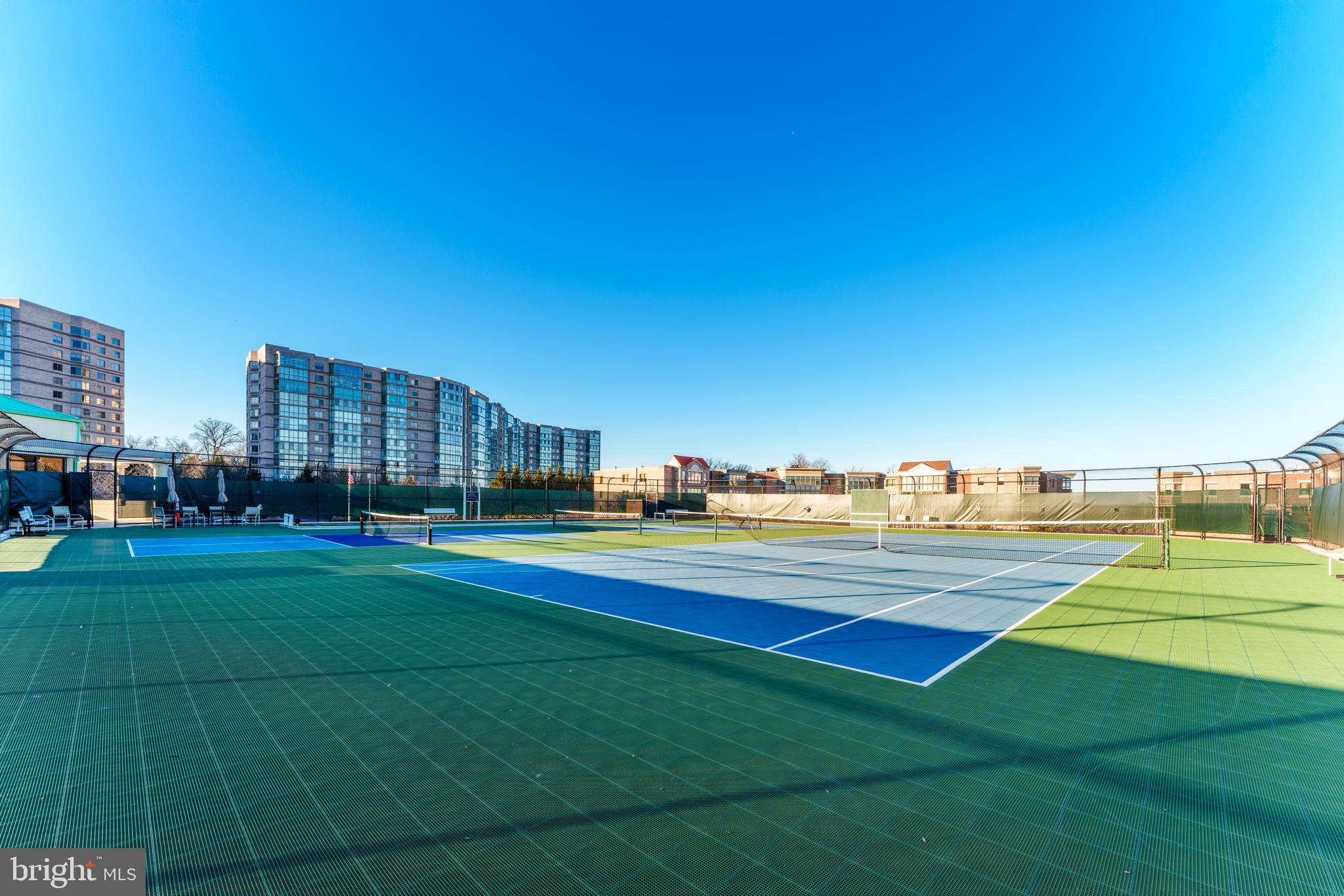 THE VISTAS AT LANSDOWNE - Residential