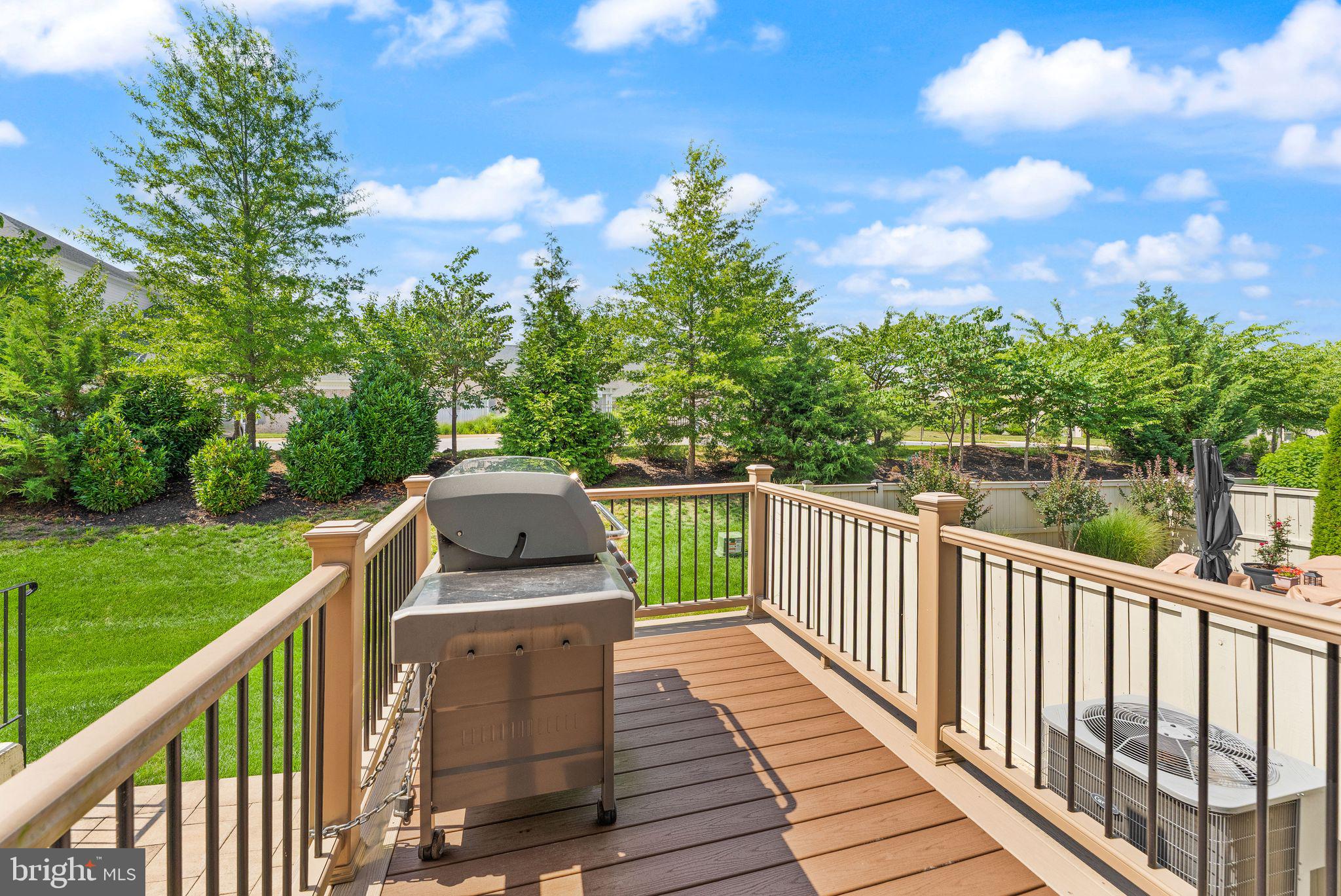 THE VISTAS AT LANSDOWNE - Residential
