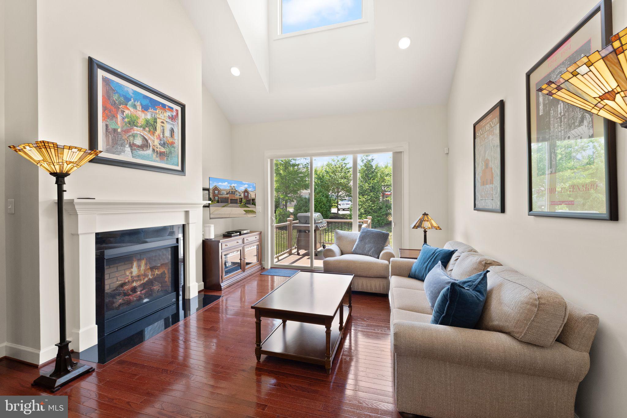 THE VISTAS AT LANSDOWNE - Residential