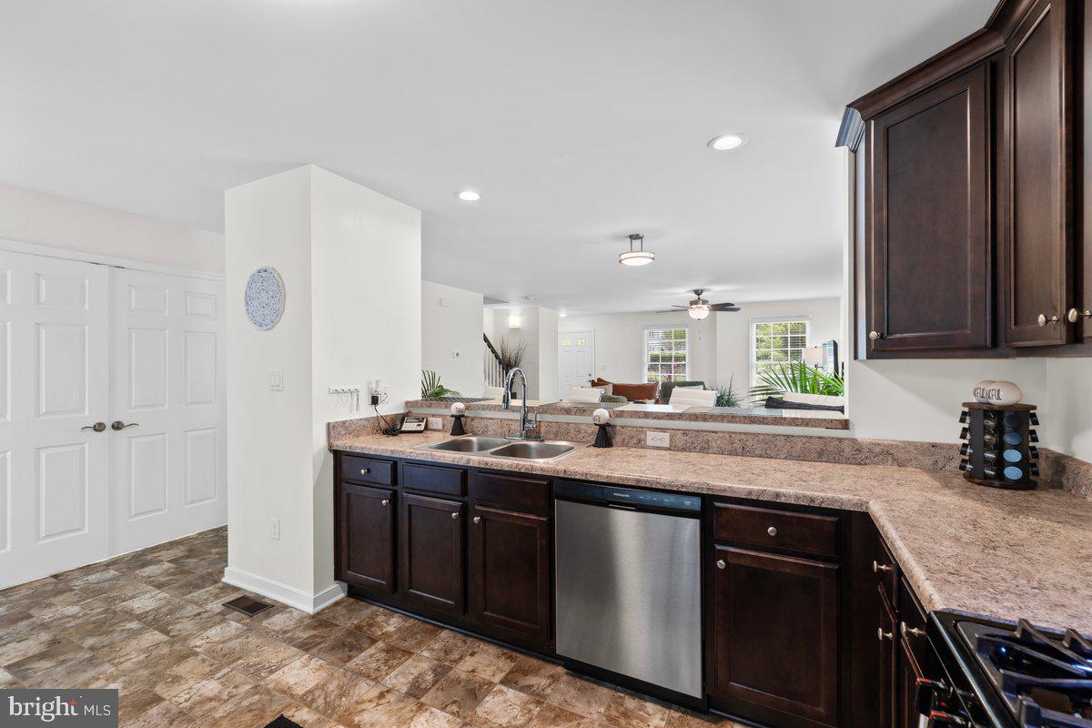 CHESTNUT HILLS - Residential