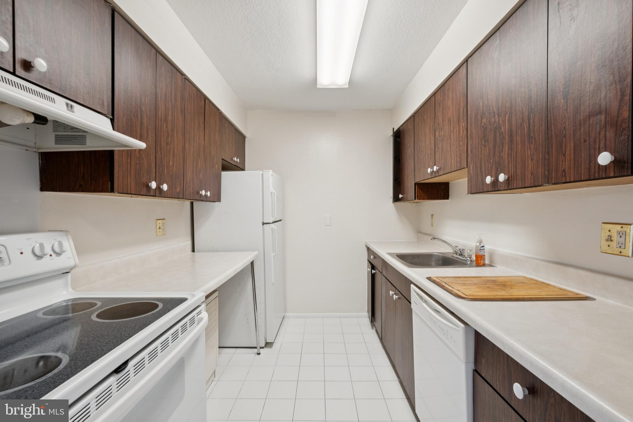 AVENUE OF THE ARTS - Residential