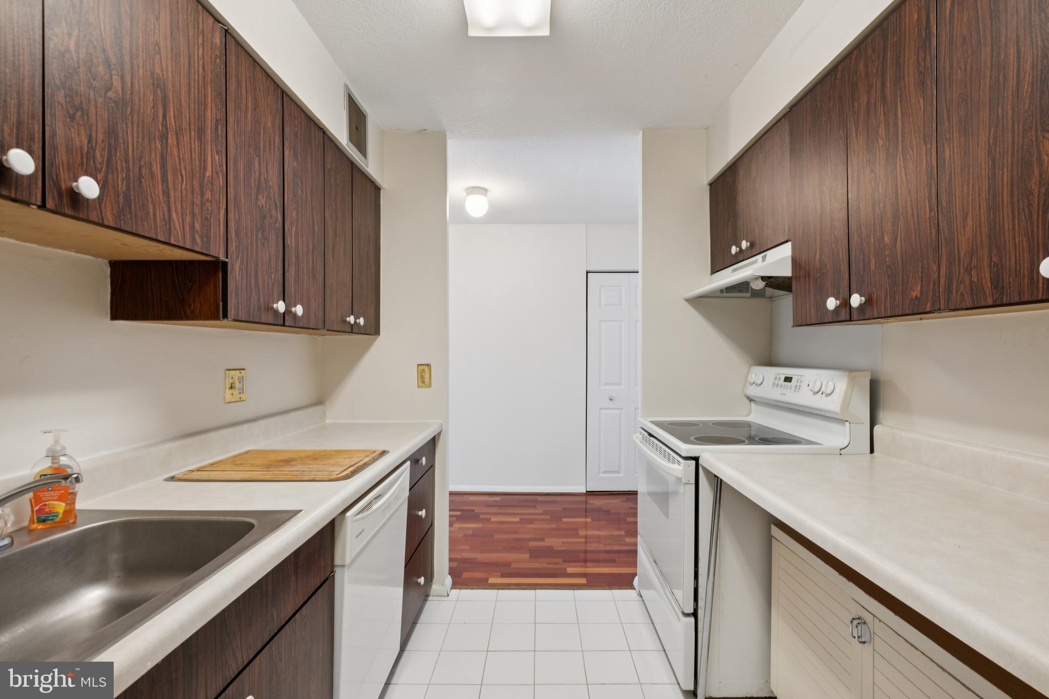AVENUE OF THE ARTS - Residential
